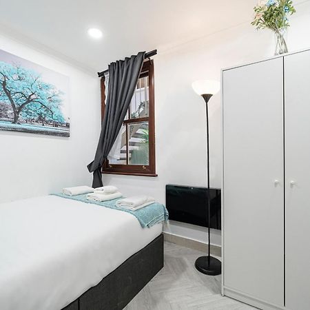 Comfy Small Basement Studio In Kensington Olympia London Exterior photo