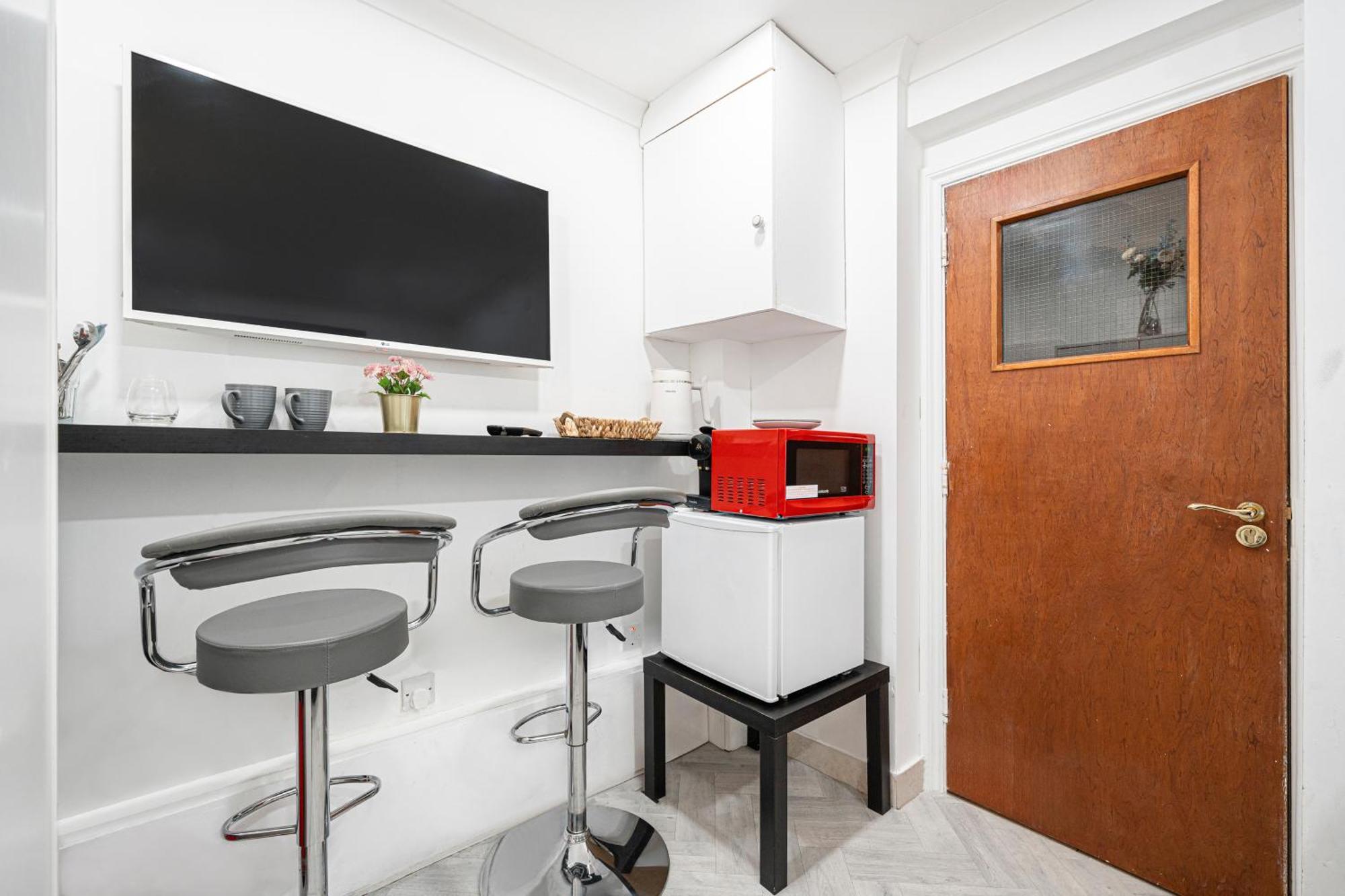 Comfy Small Basement Studio In Kensington Olympia London Exterior photo