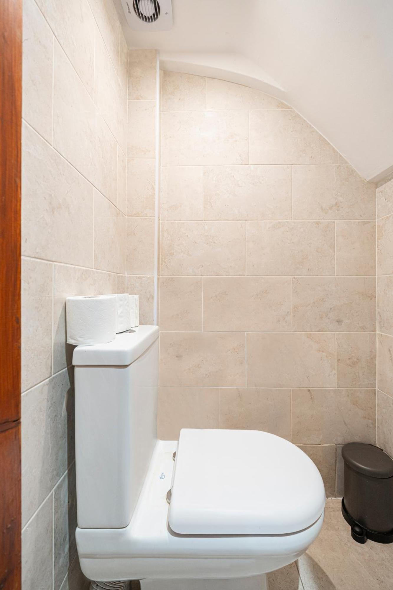Comfy Small Basement Studio In Kensington Olympia London Exterior photo