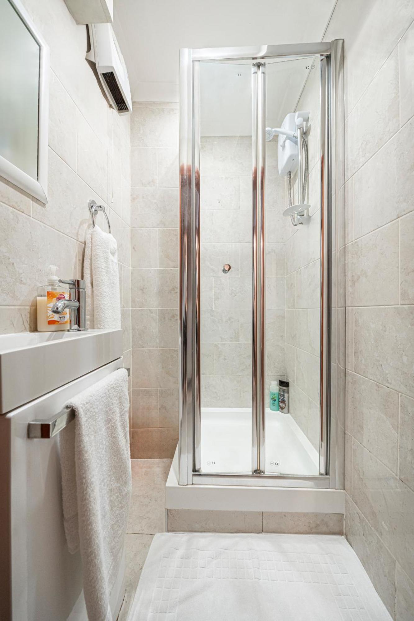 Comfy Small Basement Studio In Kensington Olympia London Exterior photo